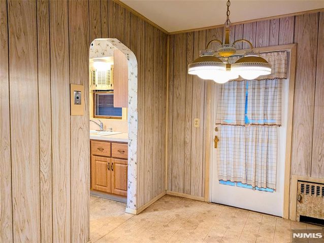 32 Sylvan Avenue, Bergenfield, NJ 07621