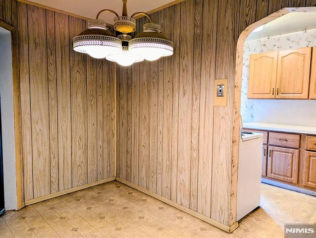 32 Sylvan Avenue, Bergenfield, NJ 07621