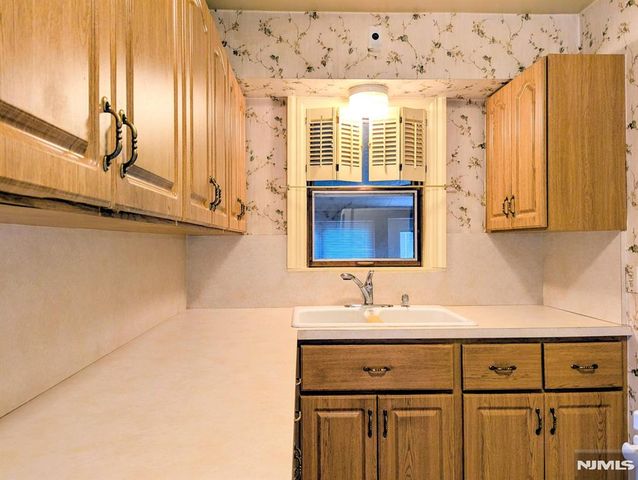 32 Sylvan Avenue, Bergenfield, NJ 07621