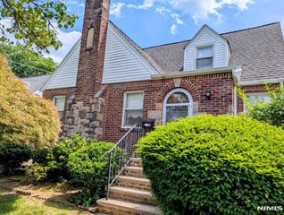 32 Sylvan Avenue, Bergenfield, NJ 07621