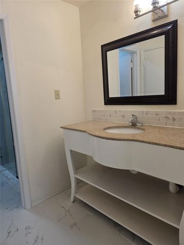 10267 S Gessner Road, Houston, TX 77071