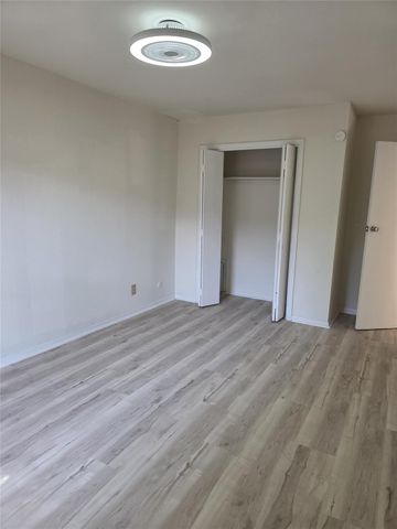 10267 S Gessner Road, Houston, TX 77071