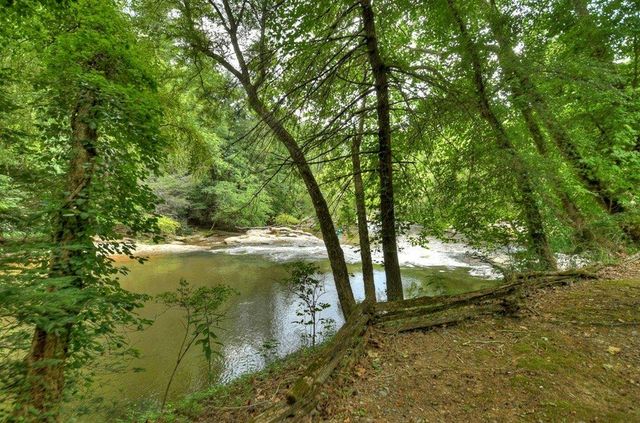 88 Pauls Lane, Ellijay, GA 30536