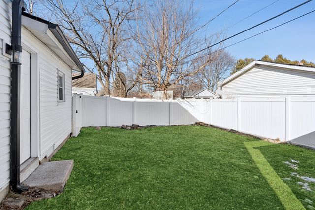 1208 S Union Street, Aurora, IL 60505