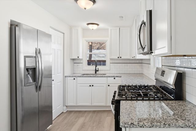 1208 S Union Street, Aurora, IL 60505