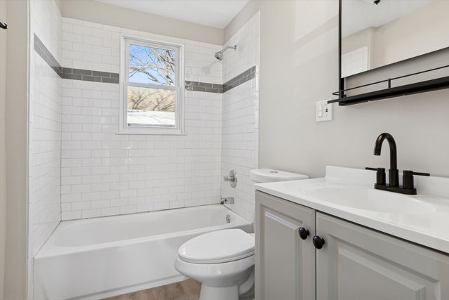 1208 S Union Street, Aurora, IL 60505