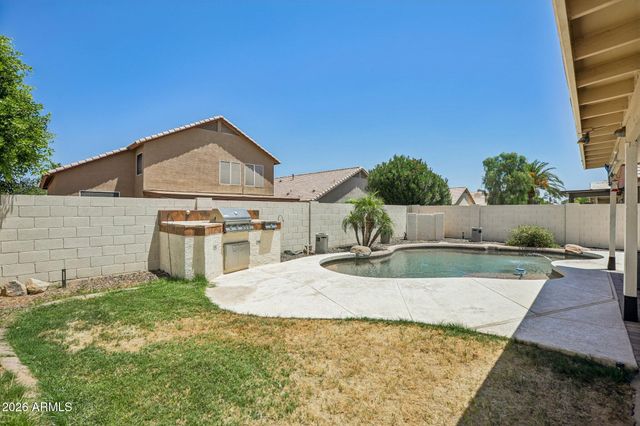 704 E WINDSOR Drive, Gilbert, AZ 85296