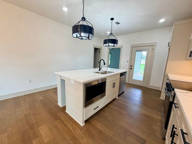 6812 N Detonti, Bauxite, AR 72011