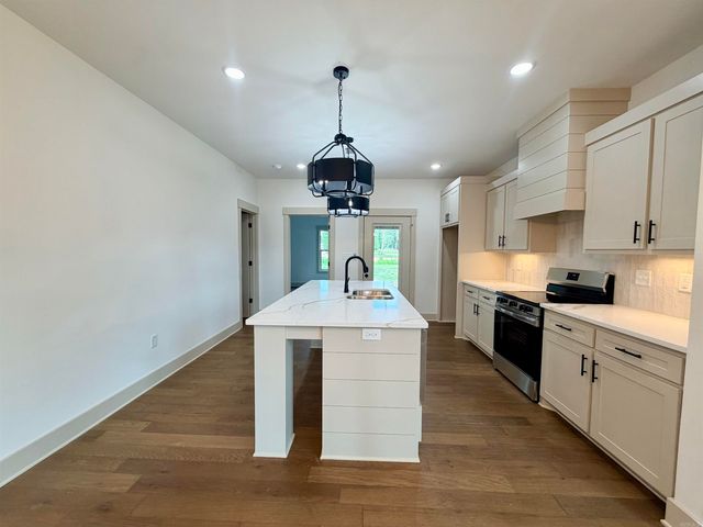 6812 N Detonti, Bauxite, AR 72011