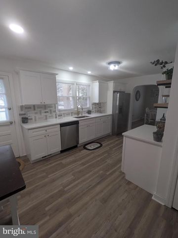 637 W SOMERDALE RD, Somerdale, NJ 08083