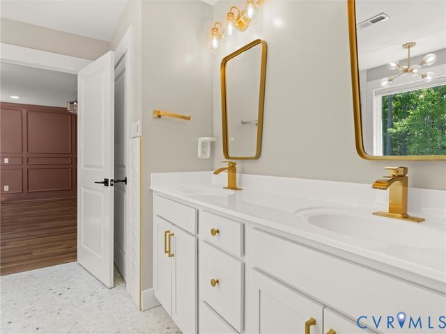 11537 Longtown Dr, Midlothian, VA 23112