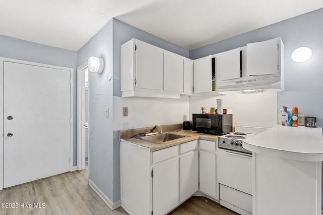 452 Racine Drive F-303, Wilmington, NC 28403