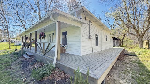 210 Pap Johnson Cir, Gainesboro, TN 38562