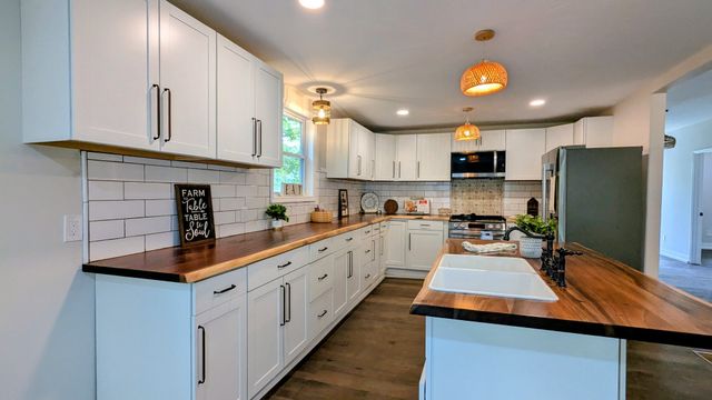 210 Pap Johnson Cir, Gainesboro, TN 38562