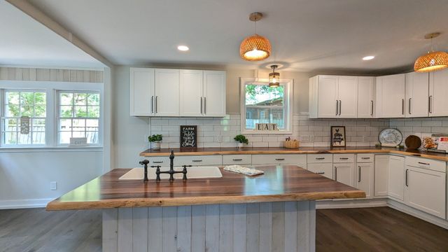 210 Pap Johnson Cir, Gainesboro, TN 38562