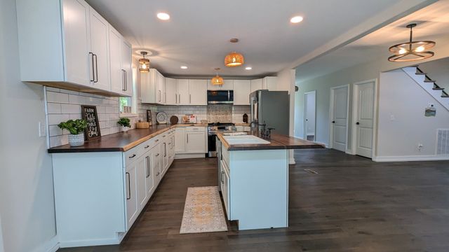 210 Pap Johnson Cir, Gainesboro, TN 38562