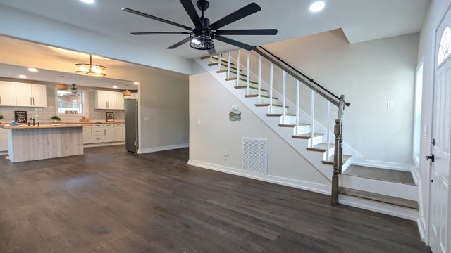 210 Pap Johnson Cir, Gainesboro, TN 38562