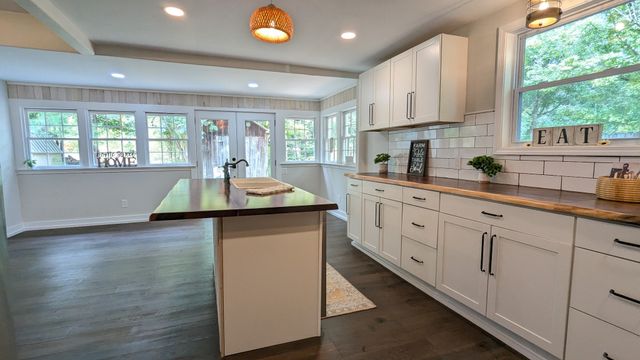 210 Pap Johnson Cir, Gainesboro, TN 38562