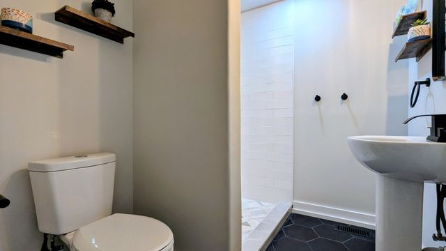 210 Pap Johnson Cir, Gainesboro, TN 38562
