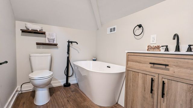210 Pap Johnson Cir, Gainesboro, TN 38562