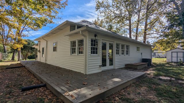 210 Pap Johnson Cir, Gainesboro, TN 38562