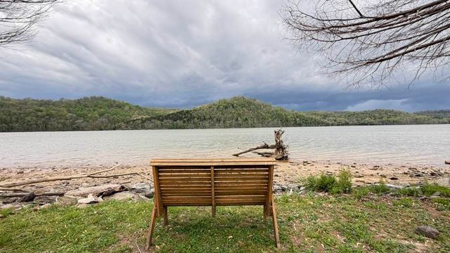 210 Pap Johnson Cir, Gainesboro, TN 38562