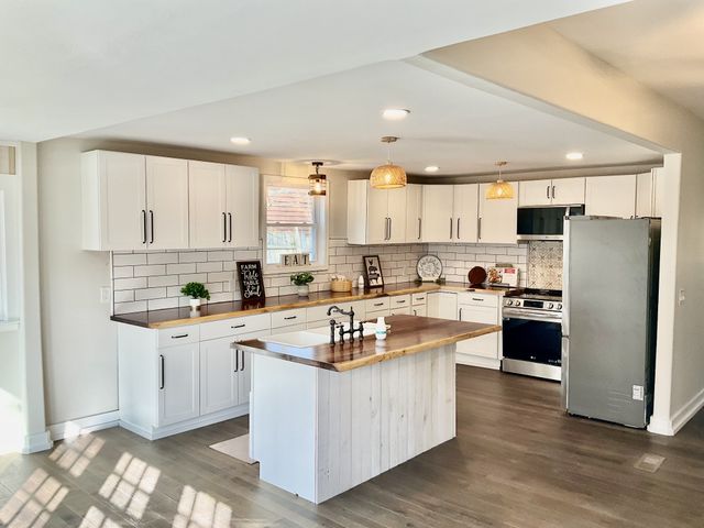 210 Pap Johnson Cir, Gainesboro, TN 38562