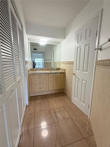 1350 SW 122nd Ave 404, Miami, FL 33184