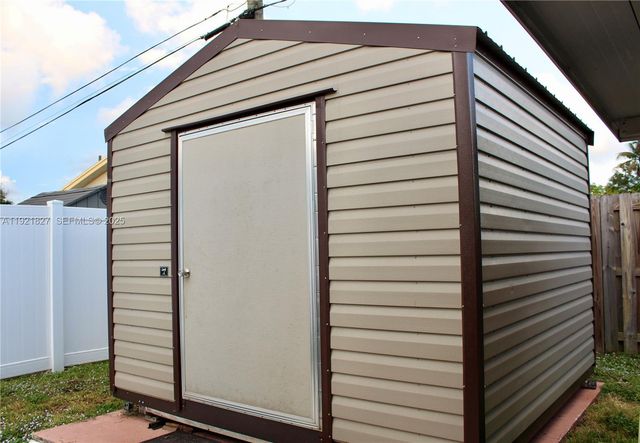 1715 N 59th Ave, Hollywood, FL 33021