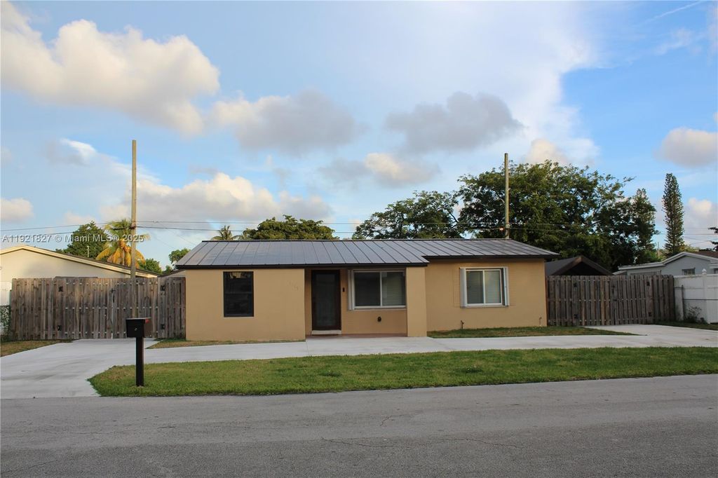 Image 1 of property listing at 1715 N 59th Ave, Hollywood, FL 33021
