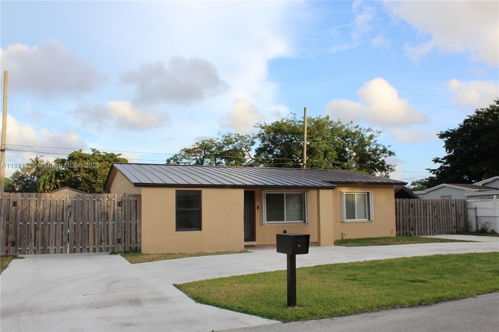 Image 2 of property listing at 1715 N 59th Ave, Hollywood, FL 33021