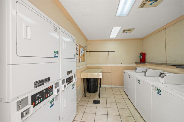8245 Kingsbrook Road 236, Houston, TX 77024