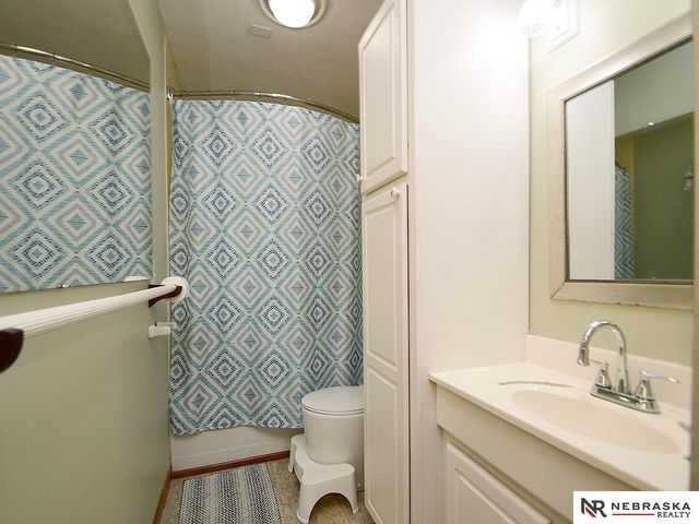 601 Teakwood Drive, Lincoln, NE 68510