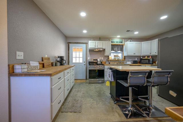 1200 Skyview Lane, Batesville, AR 72501