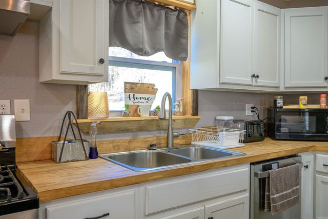 1200 Skyview Lane, Batesville, AR 72501