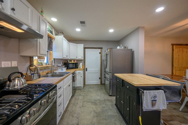 1200 Skyview Lane, Batesville, AR 72501