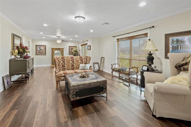 816 Garden Lane, Lake Charles, LA 70605