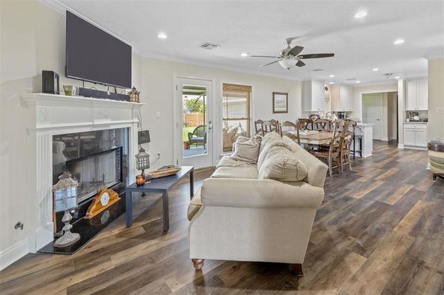 816 Garden Lane, Lake Charles, LA 70605