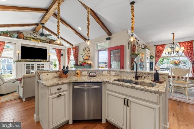 1010 MONROE BAY AVE, Colonial Beach, VA 22443