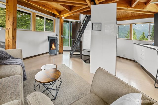 861 Via Kachess Rd, Easton, WA 98925