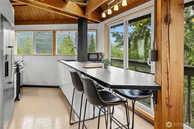 861 Via Kachess Rd, Easton, WA 98925