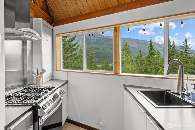 861 Via Kachess Rd, Easton, WA 98925