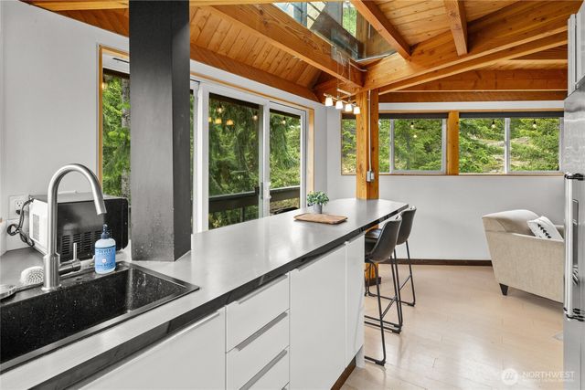 861 Via Kachess Rd, Easton, WA 98925
