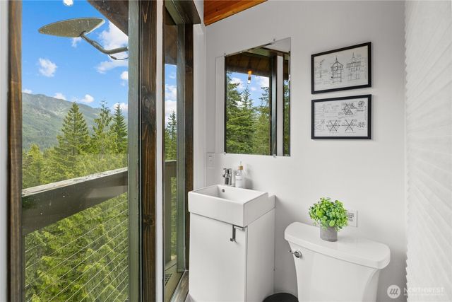 861 Via Kachess Rd, Easton, WA 98925