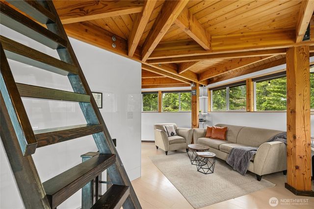 861 Via Kachess Rd, Easton, WA 98925