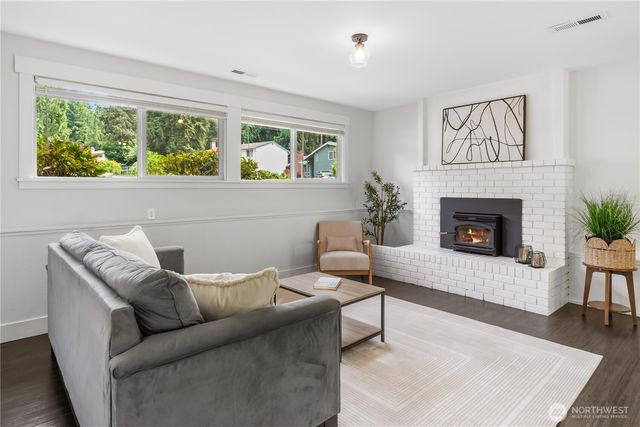 8105 Spur Court NW, Bremerton, WA 98311