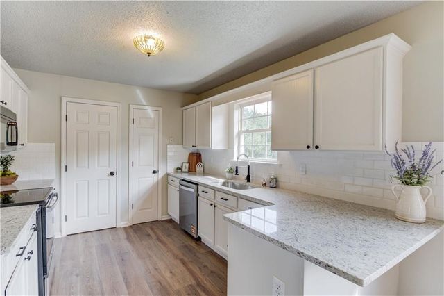 8431 Norris Lake Way, Snellville, GA 30039
