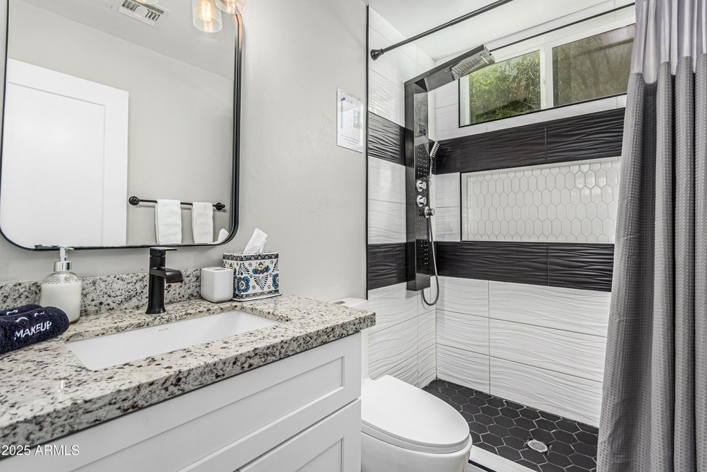 Image 14 of property listing at 3438 N 30TH Street, Phoenix, AZ 85016