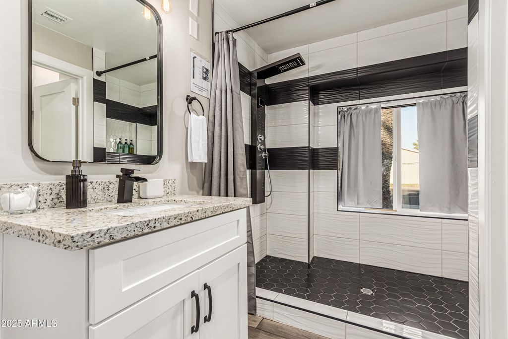 Image 18 of property listing at 3438 N 30TH Street, Phoenix, AZ 85016