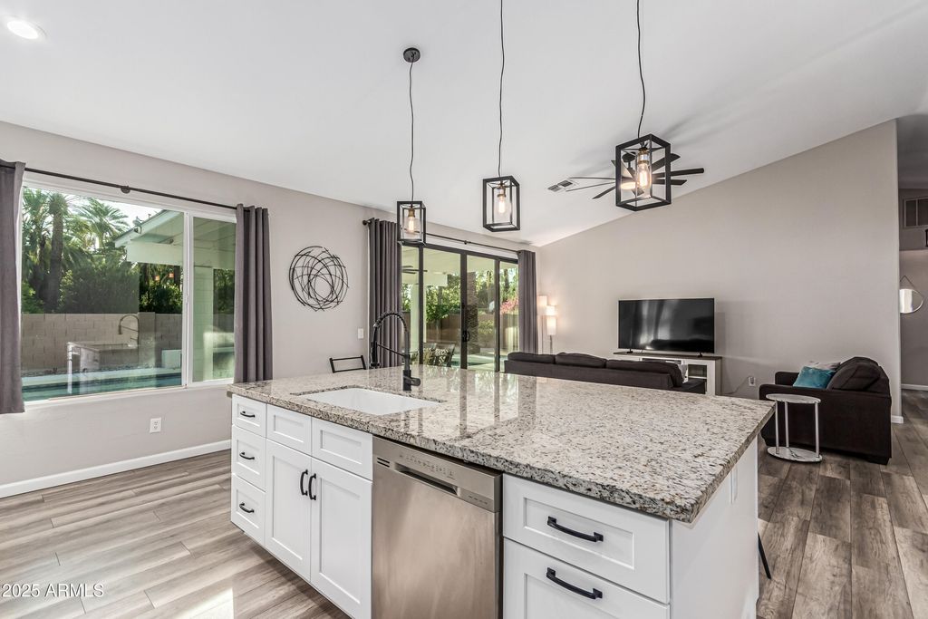 Image 7 of property listing at 3438 N 30TH Street, Phoenix, AZ 85016